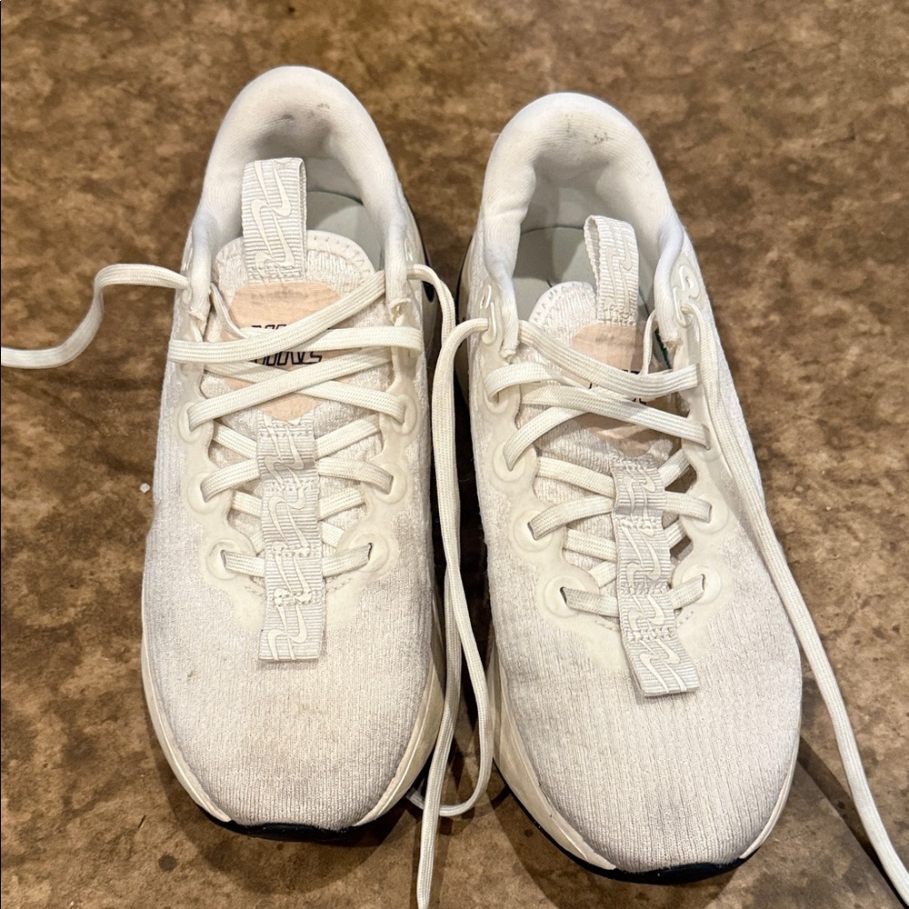 Nike Ivory Athletic Shoes